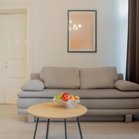Cozy Modern In Old Town Apartment *